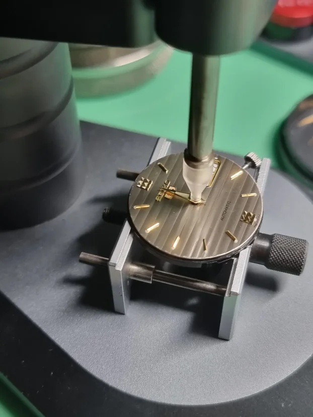 Servis i poliranje satova.