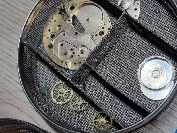 Servis i poliranje satova.