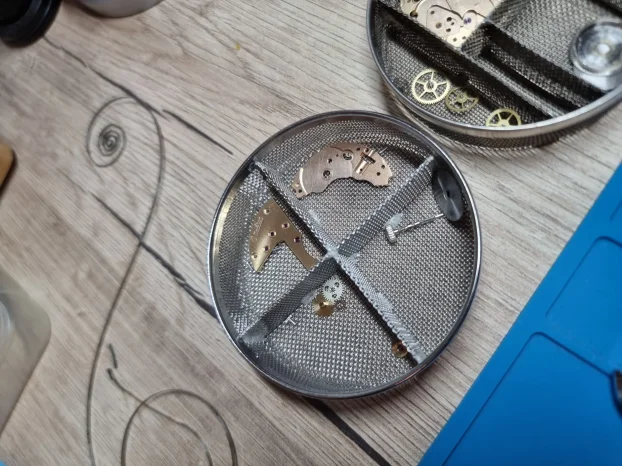 Servis i poliranje satova.