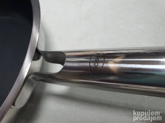 Tiganj 2 komada Rosle precnika 20 i 28cm.