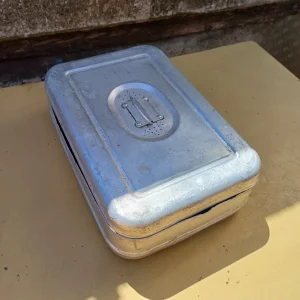 Stara aluminijumska posuda 2