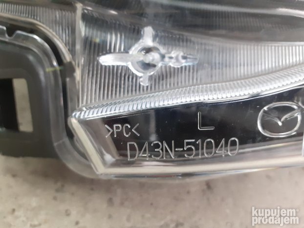 Mazda 2 levi far