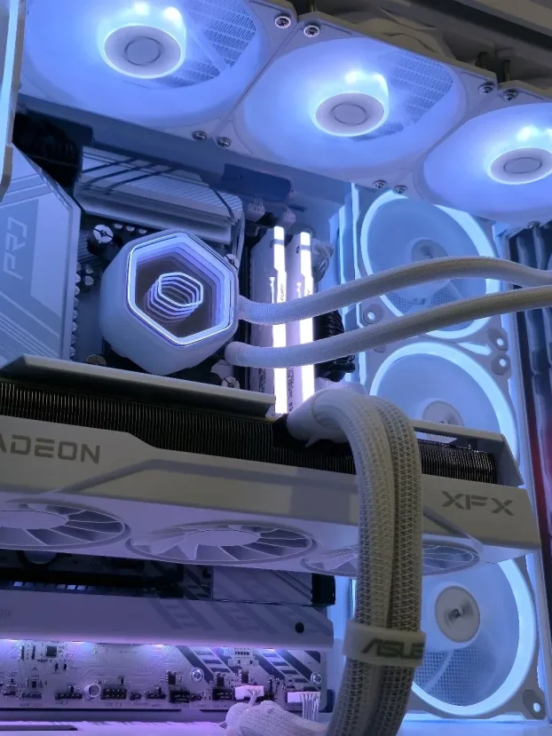 Ryzen 7 7800X3D RX 9070 X870 32GB 1TB - SM088PC