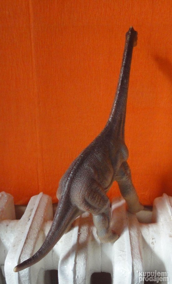 dino Brachiosaurus visok 24cm brsti tršnju na salašu