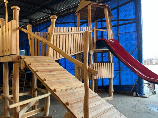 Igraliste za decu ekolosko od bagremovog drveta