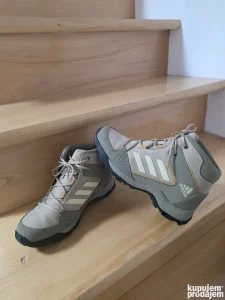 Adidas duboke cipele br 38