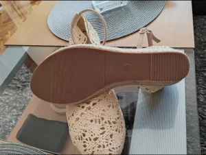Bez sandale, broj 38,nove