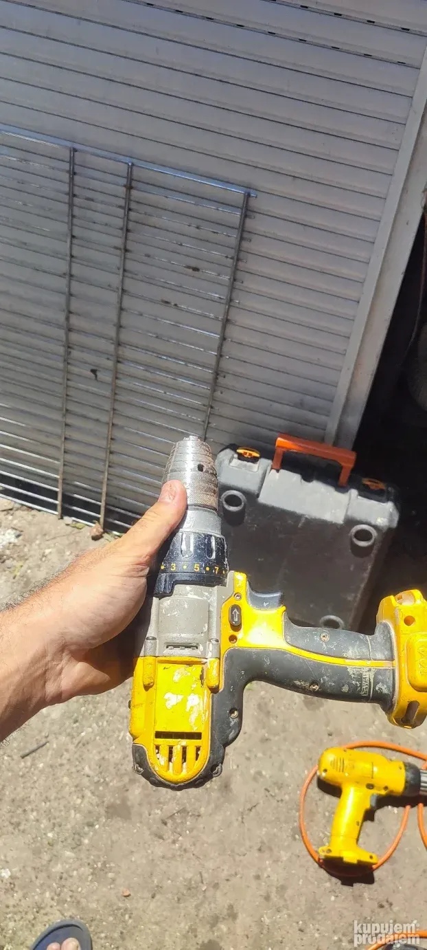aku.busilica dewalt 14,4v.sa cekicem