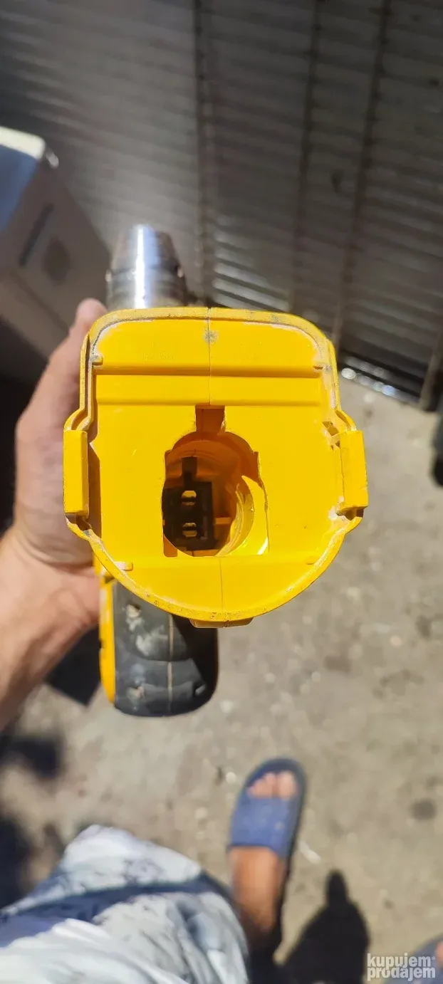 aku.busilica dewalt 14,4v.sa cekicem