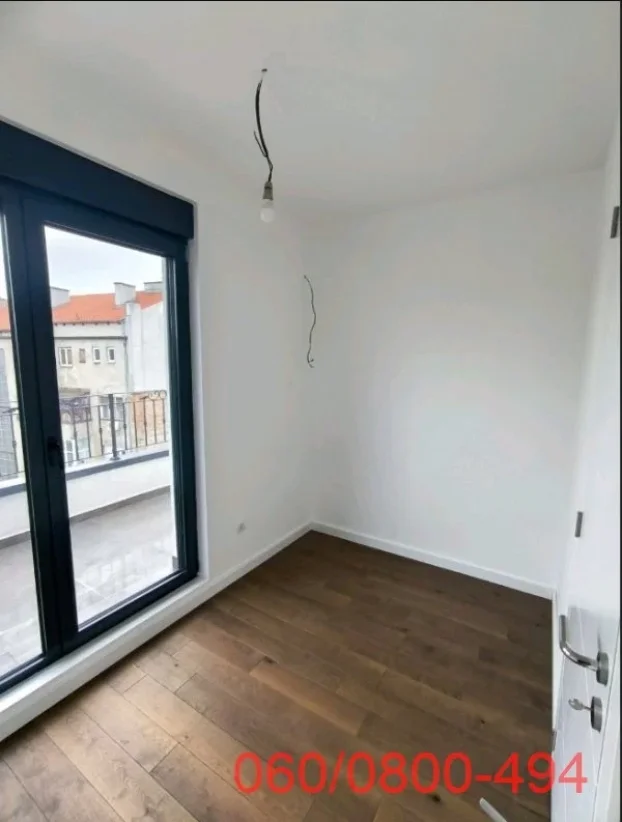 Luke Vukalovića, Vukov Spomenik, troiposoban, 92 m²