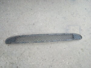 Mercedes c W 203 centralna maska prednjeg branika