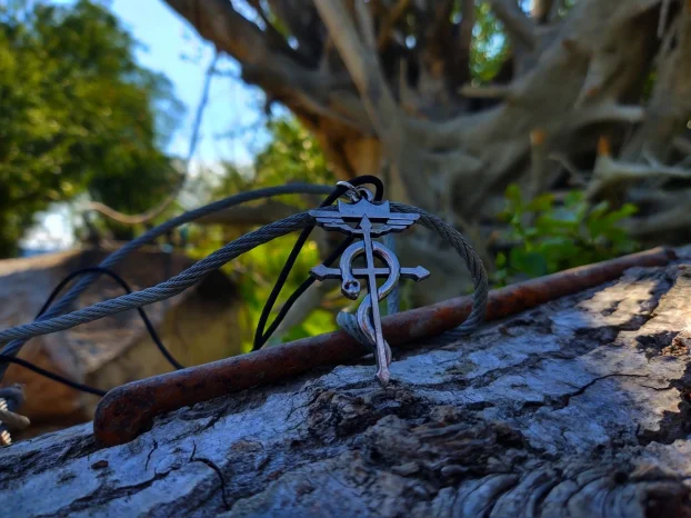 Nikolas Flamel alhemicar znacka,Alhemija krst ogrlica privez