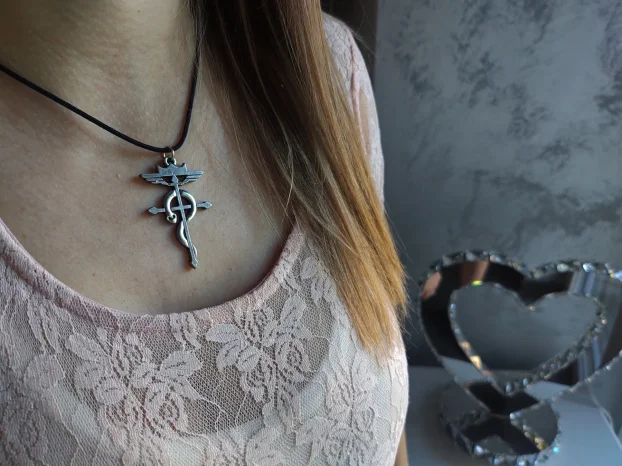 Nikolas Flamel alhemicar znacka,Alhemija krst ogrlica privez