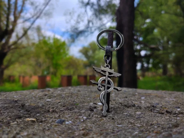 Nikolas Flamel alhemicar znacka,Alhemija krst ogrlica privez