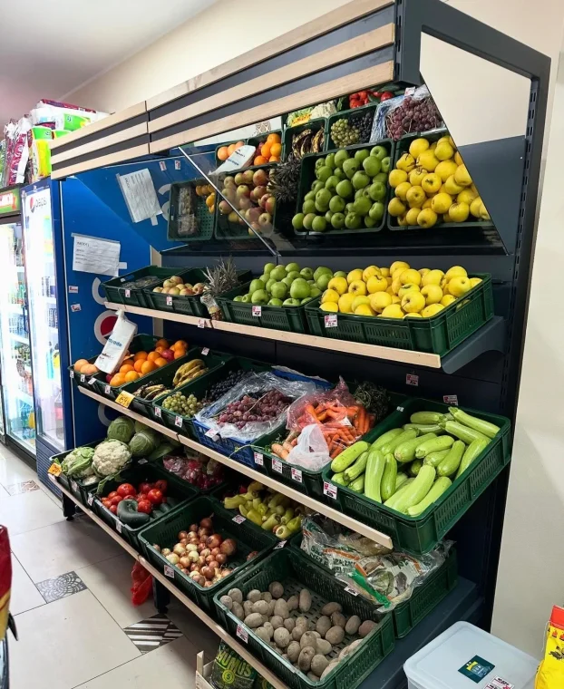 Police, gondole(ostrva) za voće i povrće, hleb i peciva