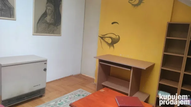 Издајем стан у центру Ниша