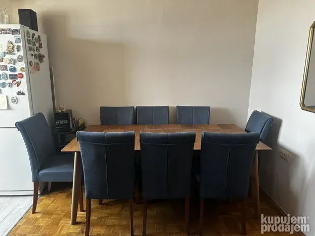 Trpezarijski sto sa 8 stolica