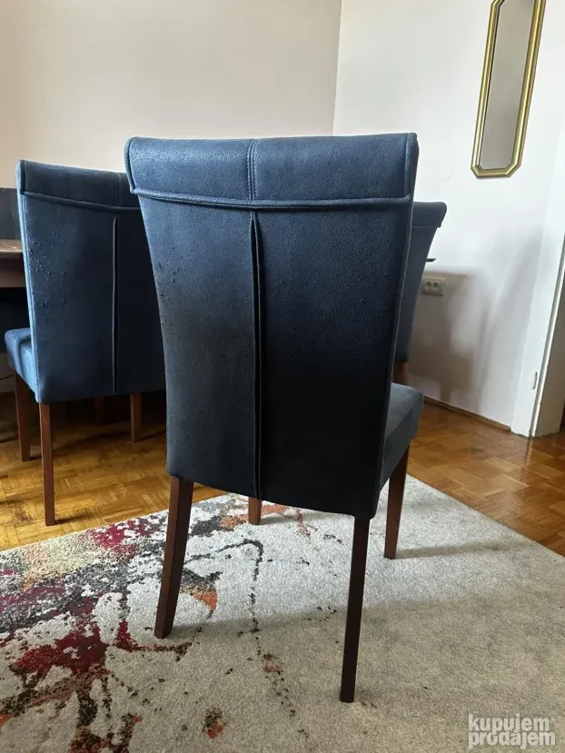 Trpezarijski sto sa 8 stolica