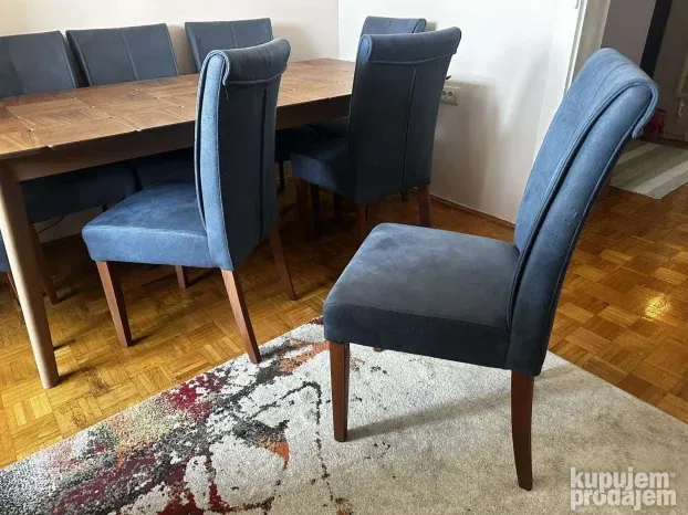 Trpezarijski sto sa 8 stolica