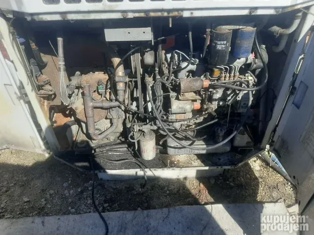 Motor 4 cilindra od termo kinga