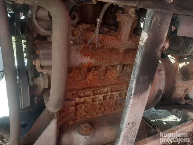 Motor 4 cilindra od termo kinga