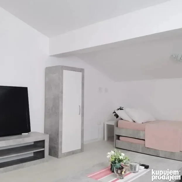 3 Apartmana na Srebrnom jezeru, zamena za stan u Ni, Bg, Ns