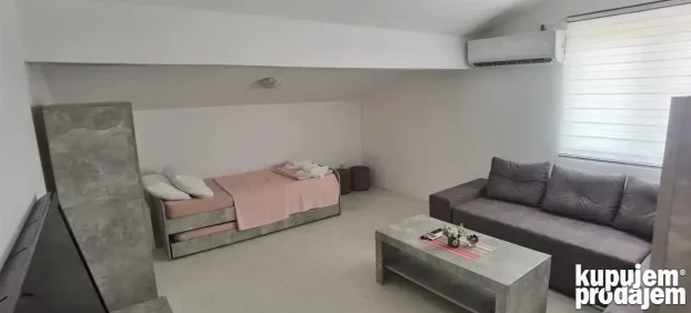 3 Apartmana na Srebrnom jezeru, zamena za stan u Ni, Bg, Ns