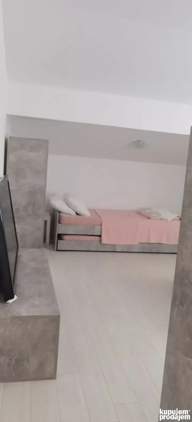 3 Apartmana na Srebrnom jezeru, zamena za stan u Ni, Bg, Ns