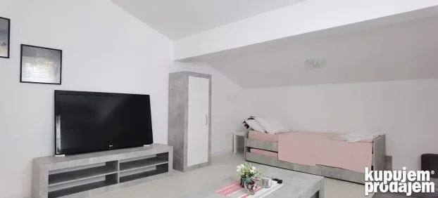 3 Apartmana na Srebrnom jezeru, zamena za stan u Ni, Bg, Ns