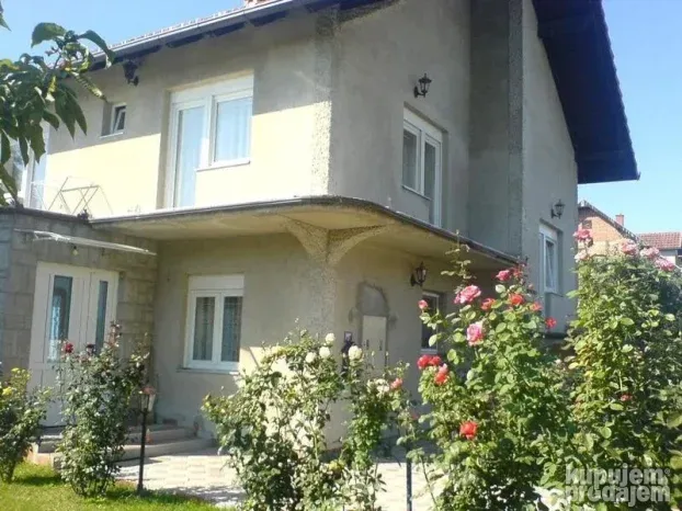 Odlična kuća na Klisi, 250m2