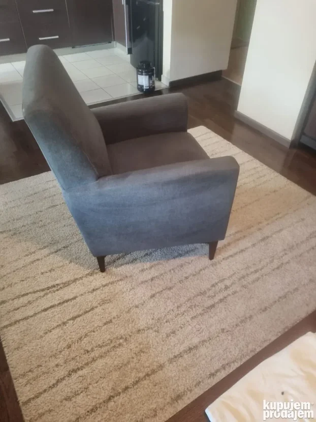 Fotelja Emmezeta kao nova