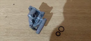 Suzuki gsxr750w uljna pumpa