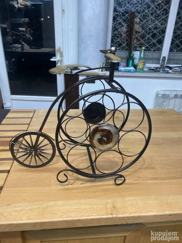 Bicikl stara metalna i bronzana skulptura ili igracka