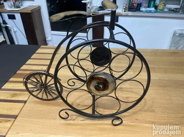 Bicikl stara metalna i bronzana skulptura ili igracka