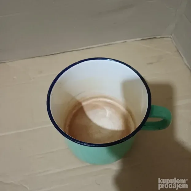 Veliko emajlirano lonče