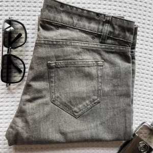 PRADA ORIGINAL zenske sive farmerke 29 ili XL - L