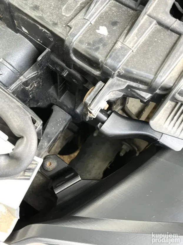 Usisnik vazduha (umesto fara) za BMW E81 / E82 / E87 / E88