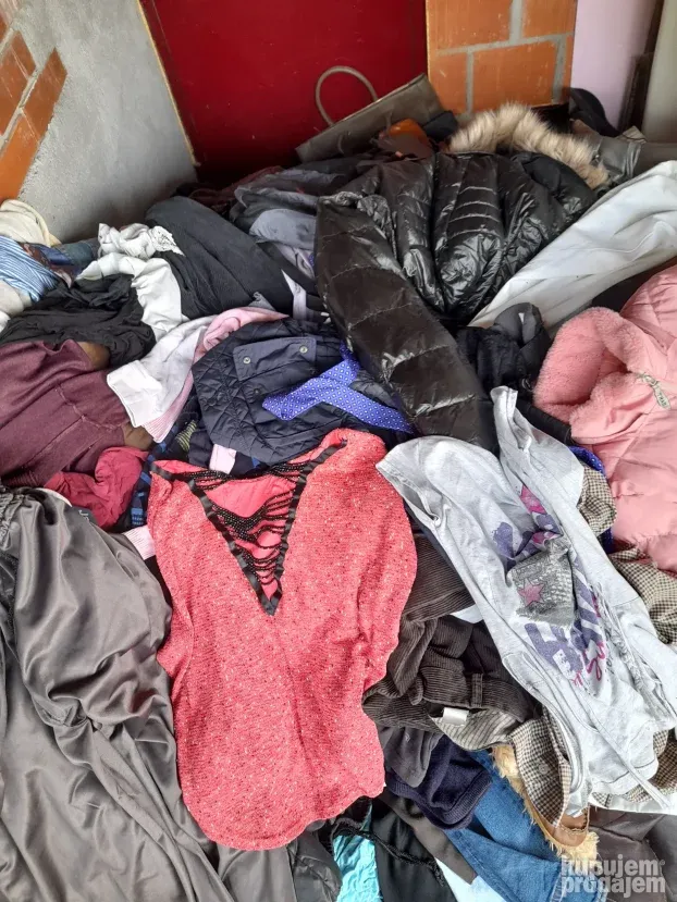 Polovna garderoba torbe obuca sve na kilo uvoz sva doba