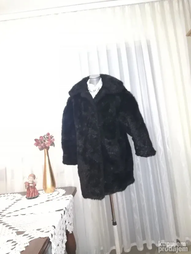 Crna bunda od veštačkog krzna vel. L-XL