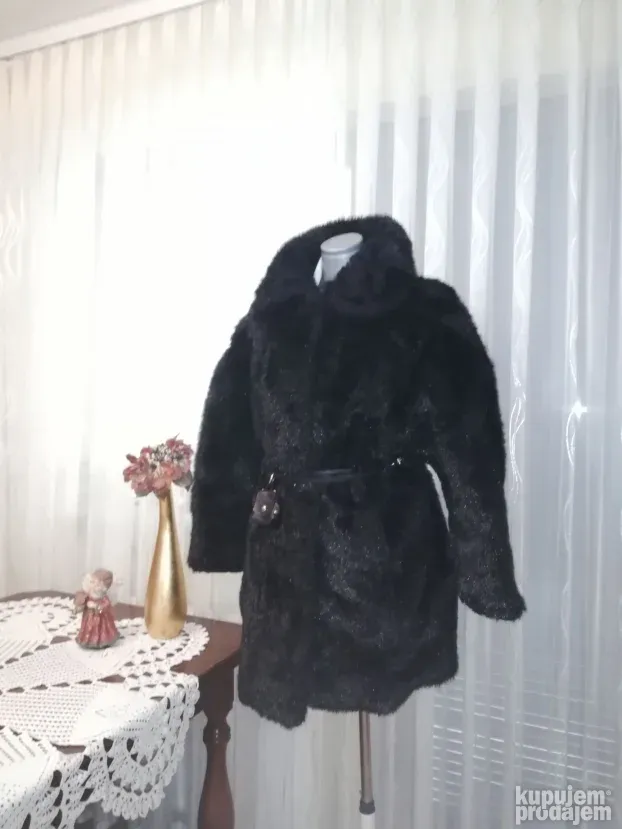 Crna bunda od veštačkog krzna vel. L-XL