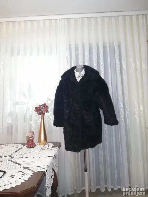 Crna bunda od veštačkog krzna vel. L-XL
