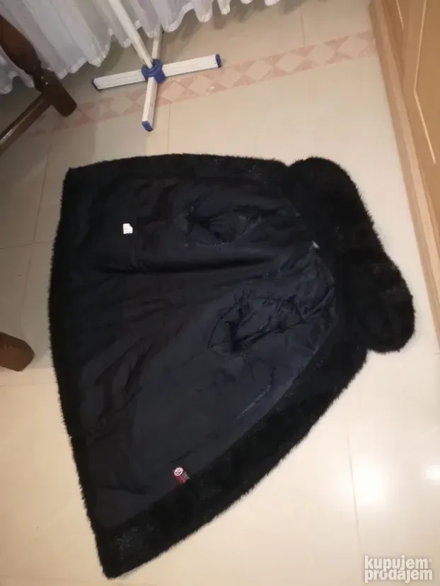 Crna bunda od veštačkog krzna vel. L-XL