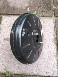 5QH614105 Kocioni servo buster Tiguan Touran T-Roc Kodiaq