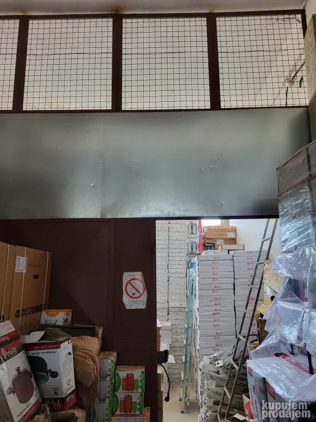 Magacinka ili Garazna sa vrata Gvozdeni materijal