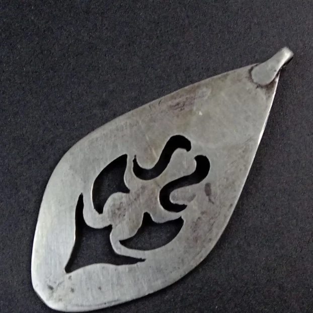 Stari srebrni privezak