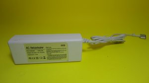 Adapter Apple 20V 4.25A !