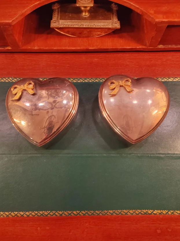 Dve Retro Metalne Posrebrne Kutije za Nakit Srce