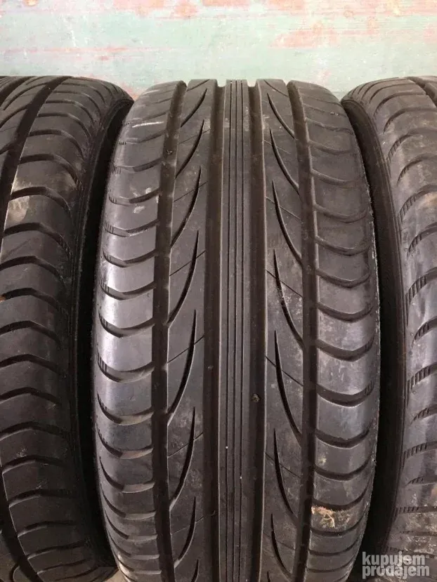 205/50 R15 Semperit Letnje 8mm sara