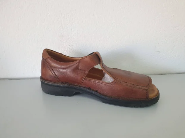 Kozne sandale br 43