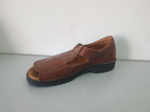 Kozne sandale br 43